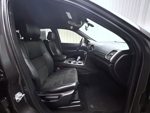 Used 2021 Jeep Grand Cherokee Laredo X image 15