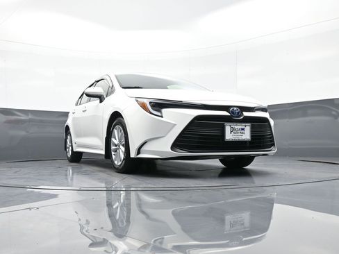 Certified 2025 Toyota Corolla LE image 26