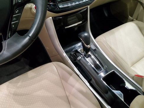 Used 2017 Honda Accord Touring image 21
