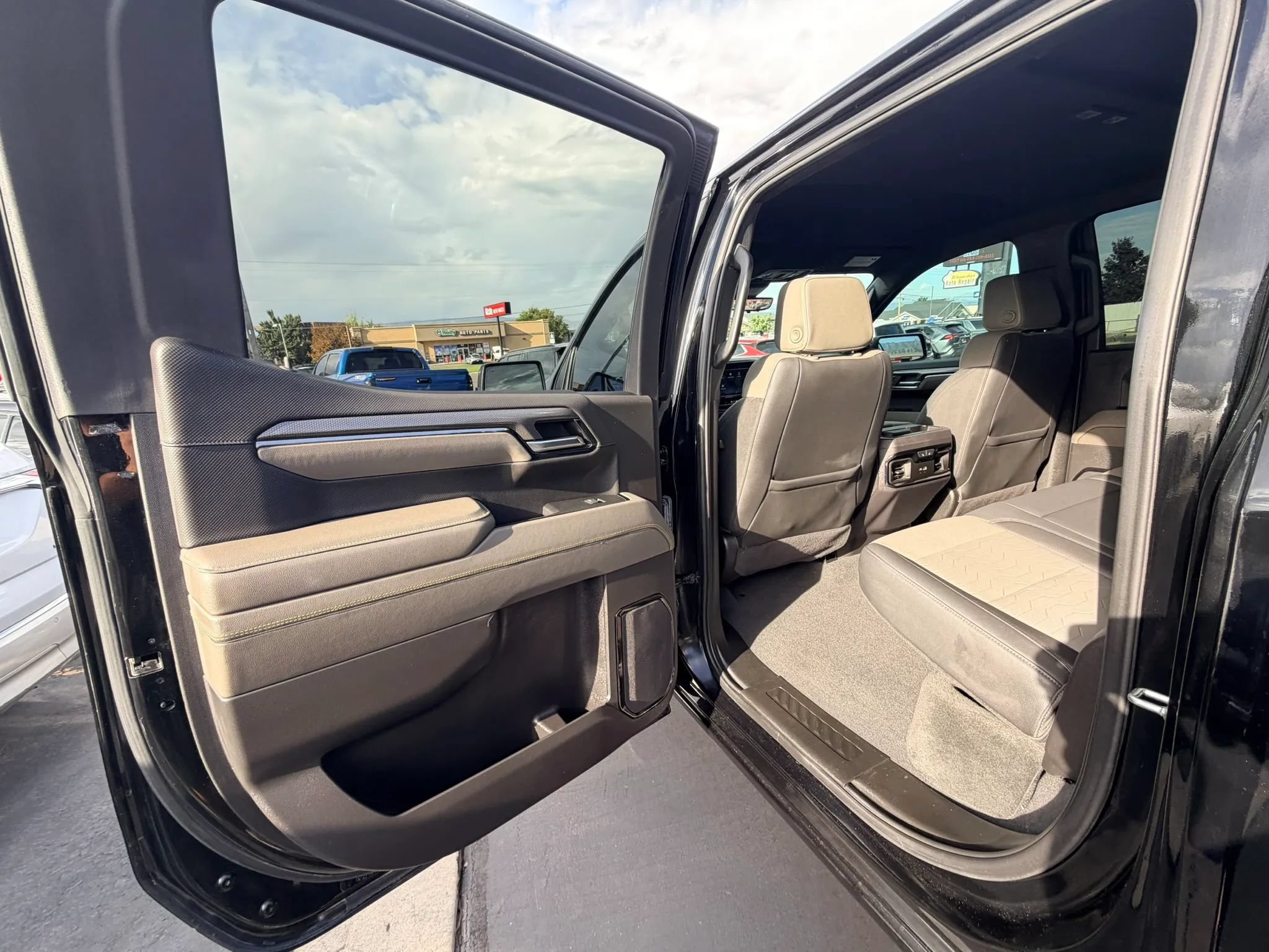 Used 2024 Chevrolet Silverado 1500 ZR2 w/ Technology Package AWD/4WD image 21