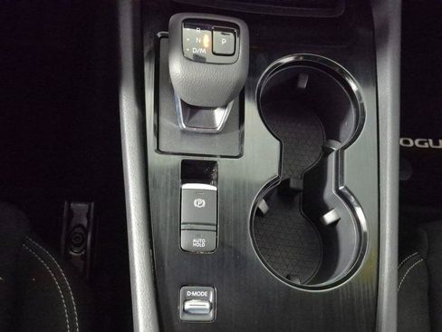Used 2023 Nissan Rogue S image 17