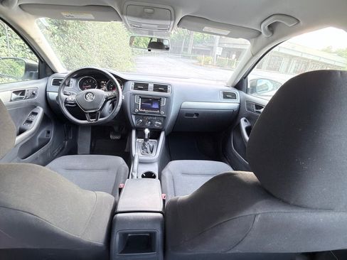 Used 2016 Volkswagen Jetta SE FWD image 28