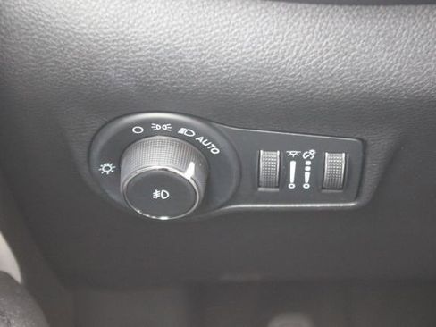 Used 2022 Jeep Compass Limited w/ Sun and Sound Group image 19