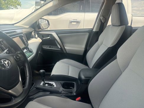 Used 2018 Toyota RAV4 XLE FWD image 5