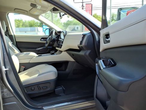 Used 2023 Nissan Pathfinder SL w/ Lighting Package (N92) AWD/4WD image 15