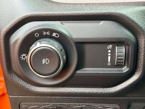 Used 2025 Jeep Wrangler Sport AWD/4WD image 14