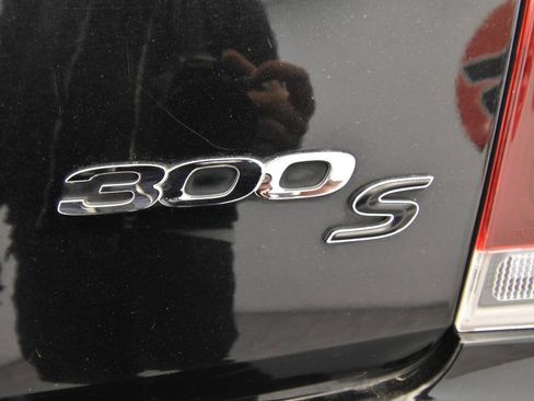 Used 2019 Chrysler 300 S w/ S Model Appearance Package RWD image 39