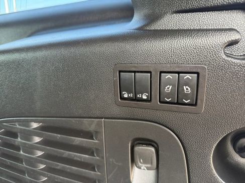 Used 2020 Chevrolet Suburban LT w/ RST Edition image 40