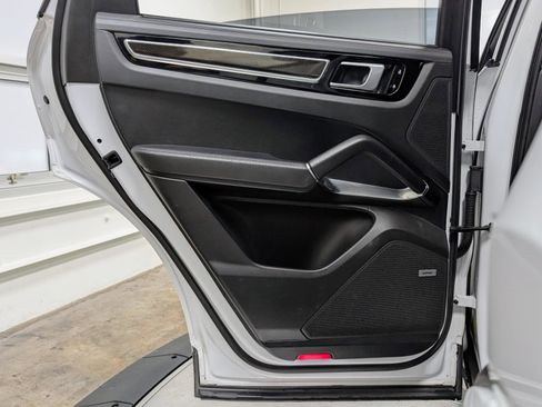 Used 2020 Porsche Cayenne Turbo image 17