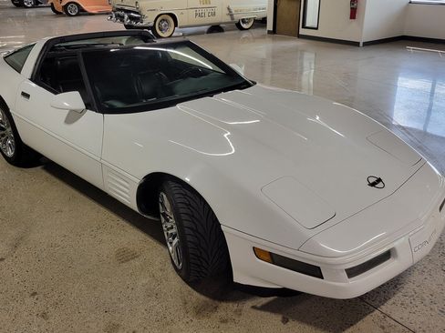 Used 1994 Chevrolet Corvette Coupe RWD image 16