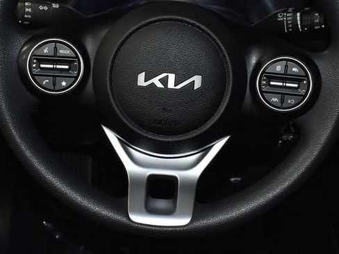 Used 2025 Kia Soul LX w/ LX Technology Package FWD image 21