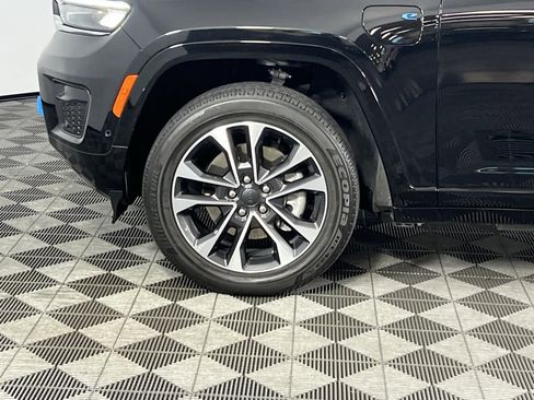 Used 2022 Jeep Grand Cherokee Overland w/ Advanced Protech Group III image 9