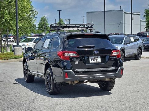 Used 2018 Subaru Outback 3.6R Touring AWD/4WD image 5