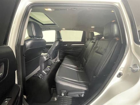 Certified 2017 Toyota Highlander XLE AWD/4WD image 11