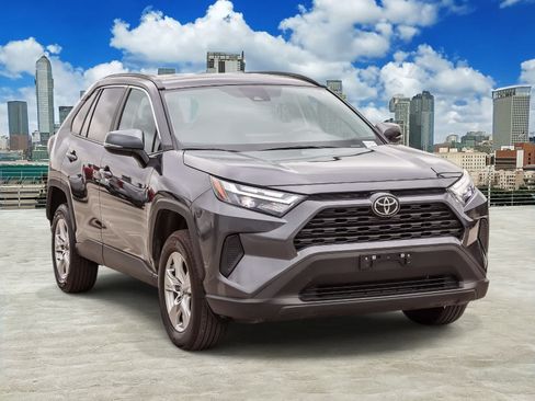Used 2025 Toyota RAV4 XLE AWD/4WD image 3
