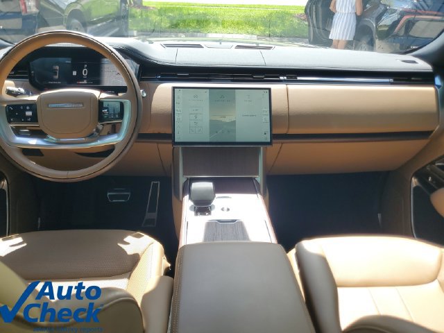 Used 2025 Land Rover Range Rover SE AWD/4WD image 15
