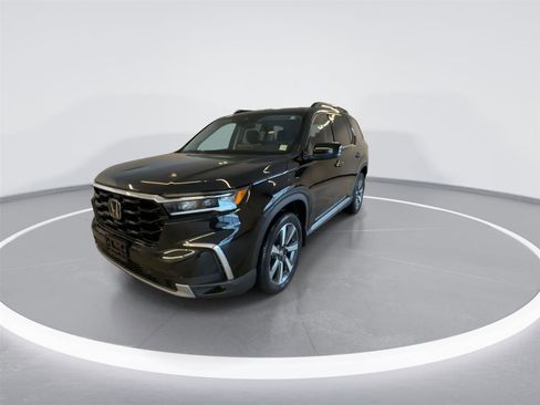 Used 2023 Honda Pilot Touring image 4