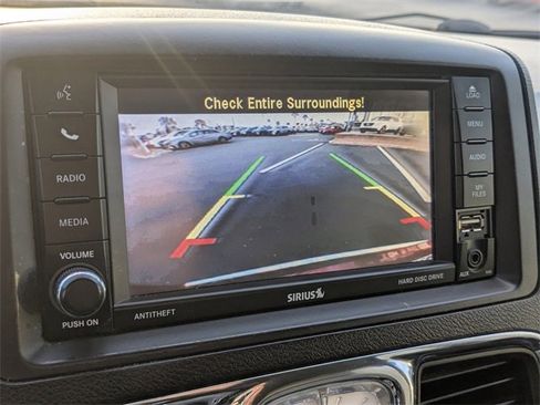 Used 2016 Chrysler Town & Country Touring w/ Driver Convenience Group image 19