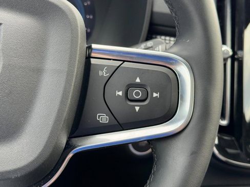 Certified 2025 Volvo XC40 B5 Plus image 19