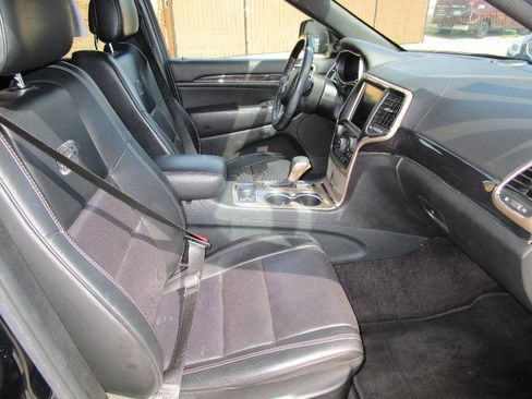Used 2017 Jeep Grand Cherokee Overland AWD/4WD image 23