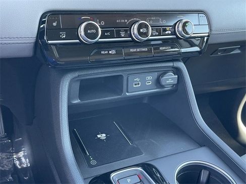 New 2025 Honda Pilot Touring image 19