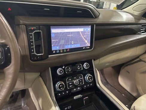 Used 2021 GMC Yukon XL Denali w/ Denali Premium Package image 30