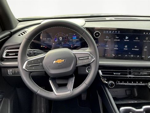 Certified 2026 Chevrolet Traverse LT w/ Driver Confidence Package image 10