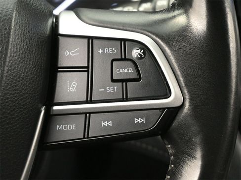 Used 2023 Toyota Highlander XLE image 7