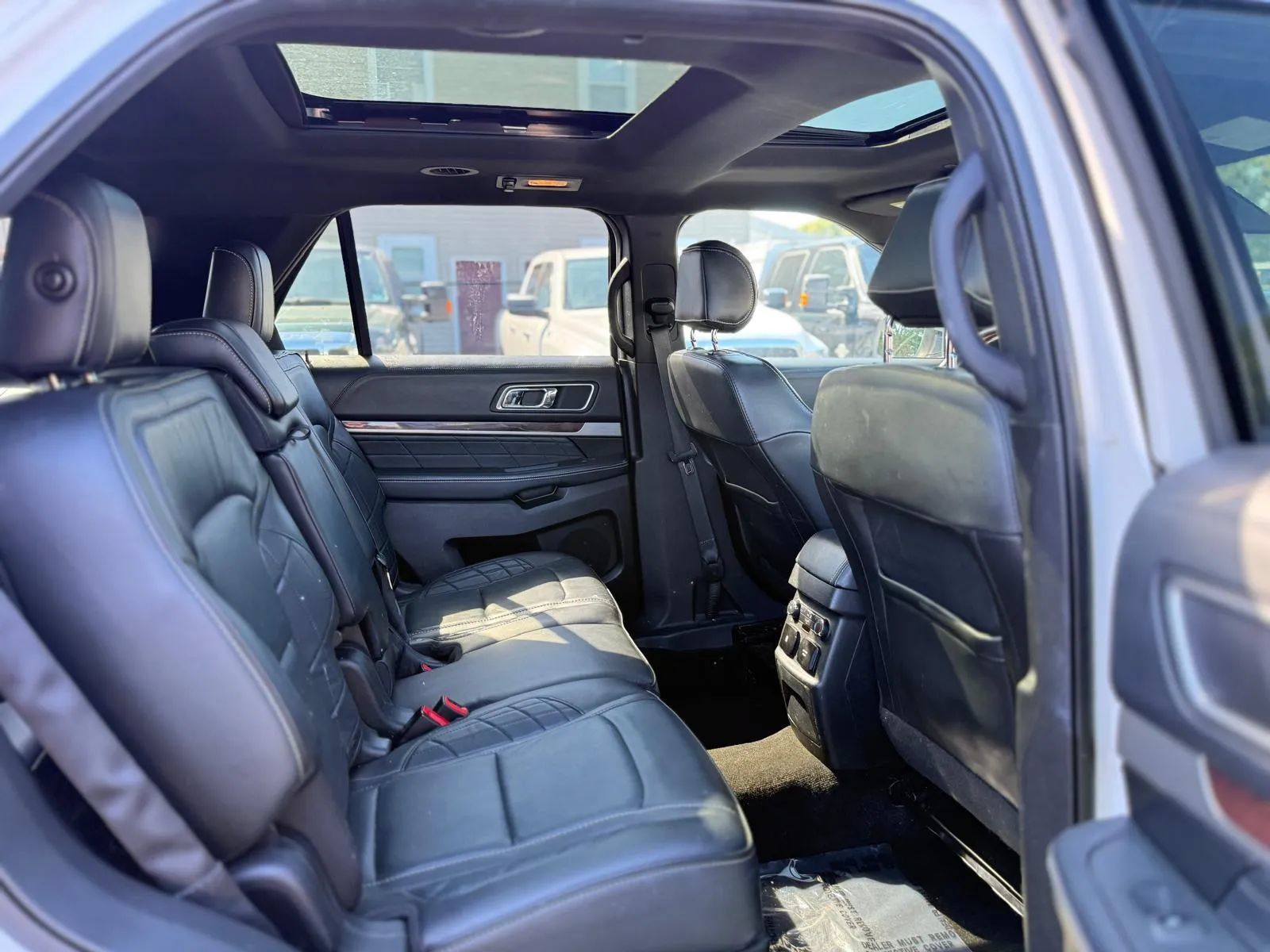 Used 2017 Ford Explorer Platinum AWD/4WD image 14
