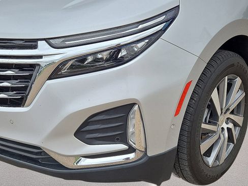 Used 2022 Chevrolet Equinox Premier AWD/4WD image 9