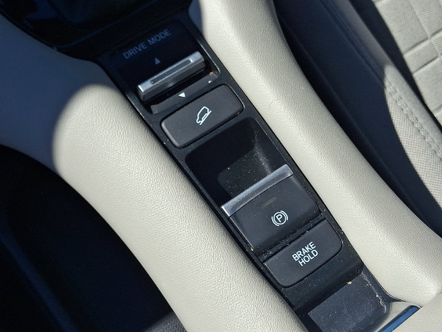 Used 2025 Honda HR-V LX image 24