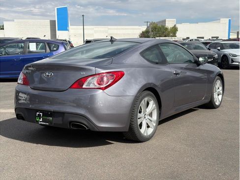 Used 2010 Hyundai Genesis 3.8 RWD image 3