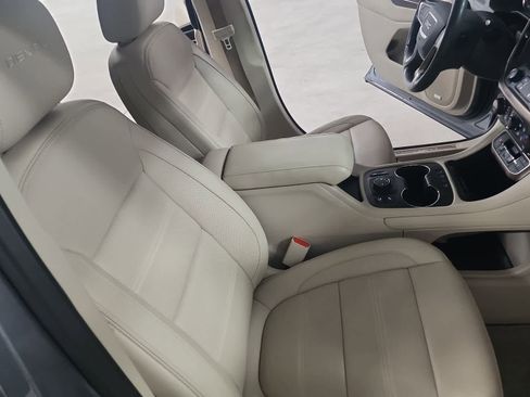 Used 2020 GMC Acadia Denali w/ Trailering Package image 22