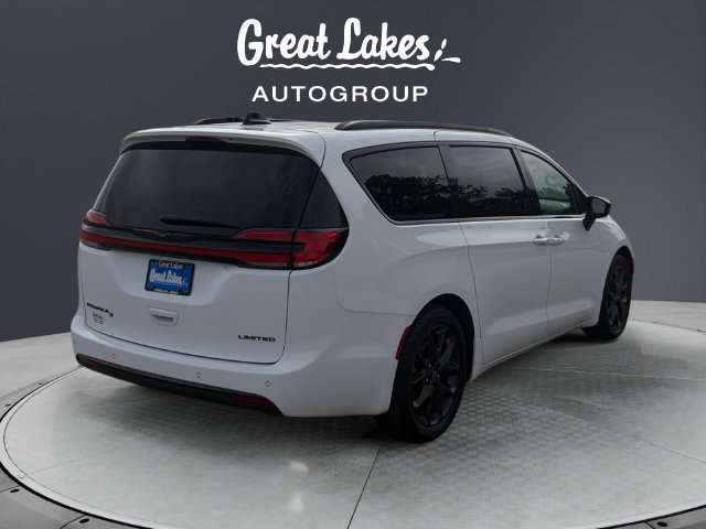 Used 2025 Chrysler Pacifica Limited FWD image 5