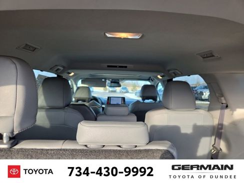 Used 2022 Toyota Sienna XLE image 27