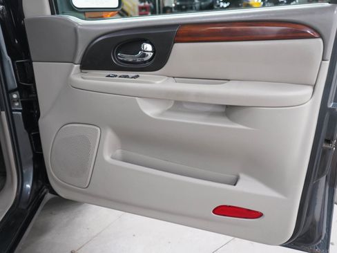 Used 2003 GMC Envoy SLT AWD/4WD image 9