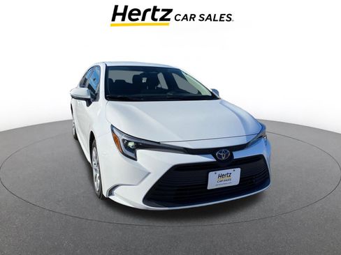 Used 2025 Toyota Corolla LE image 1