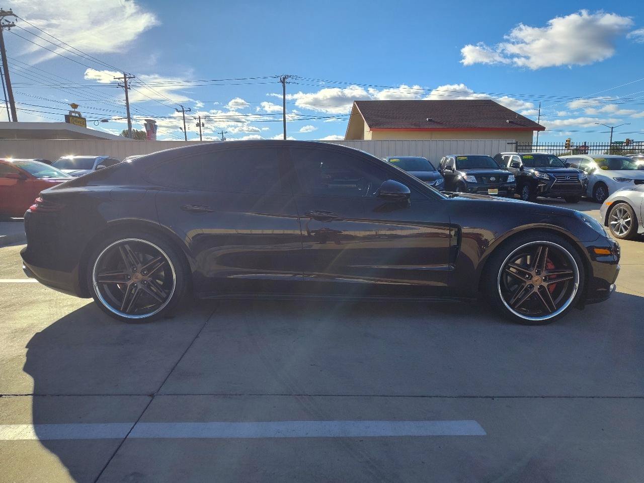 Used 2018 Porsche Panamera RWD image 3