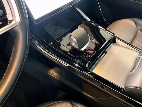 Used 2024 Land Rover Range Rover Sport SE image 17