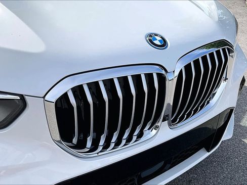 Used 2022 BMW X5 xDrive45e w/ M Sport Package AWD/4WD image 32
