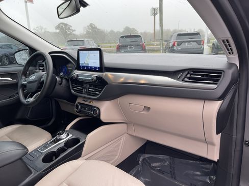 Used 2022 Ford Escape Titanium w/ Class II Trailer Tow Package image 15