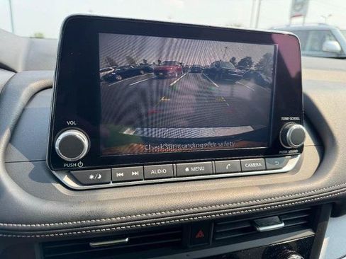 Certified 2025 Nissan Rogue SV FWD image 20