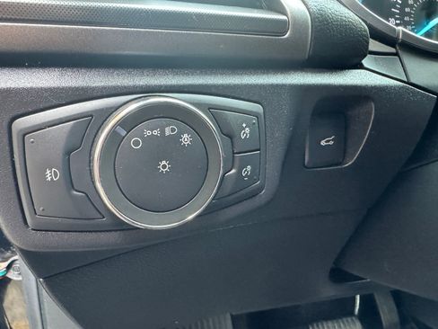 Used 2017 Ford Fusion SE w/ Equipment Group 201A FWD image 13