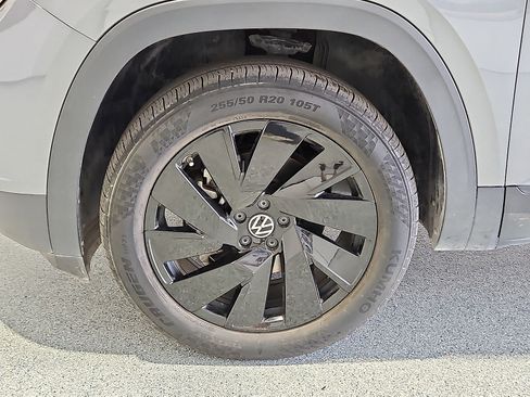 Used 2024 Volkswagen Atlas Cross Sport SE FWD image 21