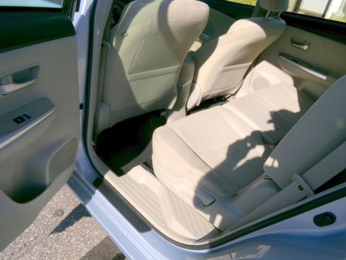 Used 2014 Toyota Prius V Three image 10