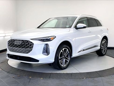 Used 2025 Audi Q5 Premium Plus w/ Premium Plus image 2