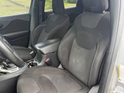 Used 2015 Jeep Cherokee Latitude FWD image 29