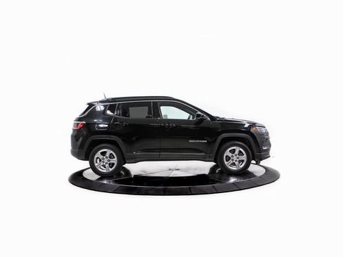 Used 2023 Jeep Compass Latitude image 8