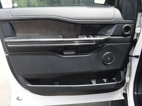 Used 2019 Ford Expedition Limited w/ Equipment Group 302A AWD/4WD image 13