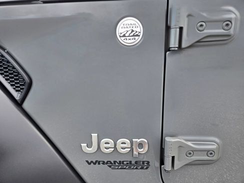 Used 2021 Jeep Wrangler Sport AWD/4WD image 19